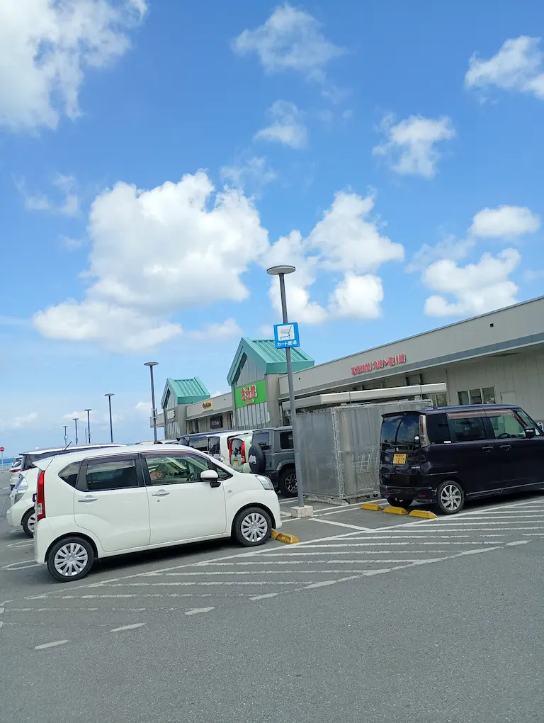 板良敷店舗前1
