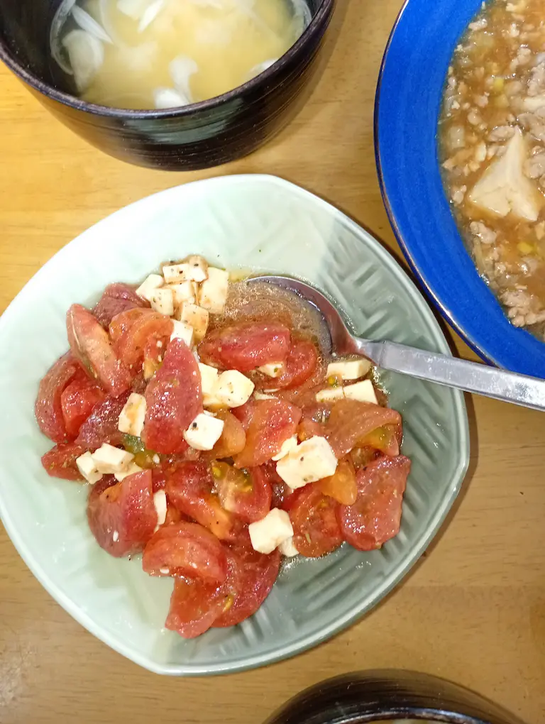 トマトとチーズマリネ