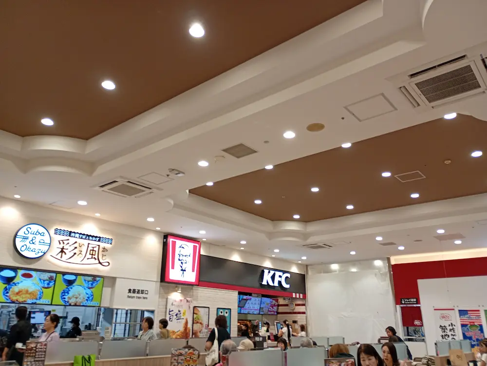 フードコート3