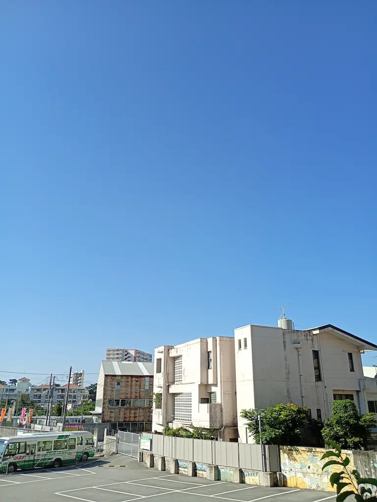沖縄の快晴の空
