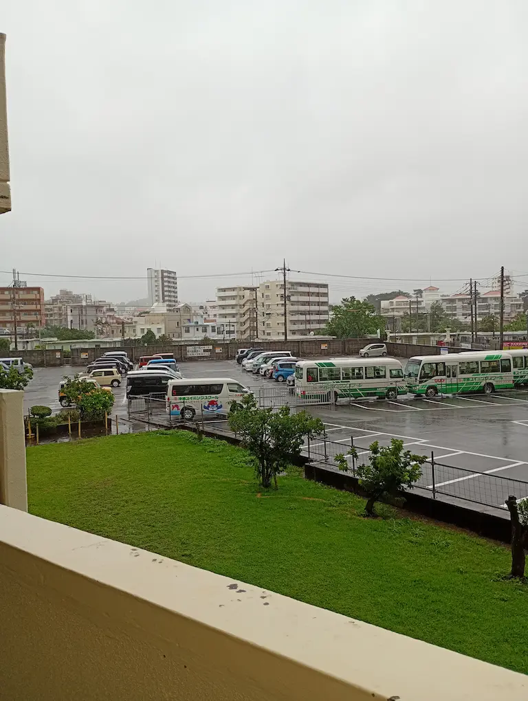 沖縄の台風の朝